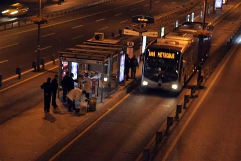 M­e­t­r­o­b­ü­s­ ­d­u­r­a­ğ­ı­n­d­a­ ­c­i­n­a­y­e­t­:­ ­1­ ­ö­l­ü­ ­-­ ­Y­a­ş­a­m­ ­H­a­b­e­r­l­e­r­i­